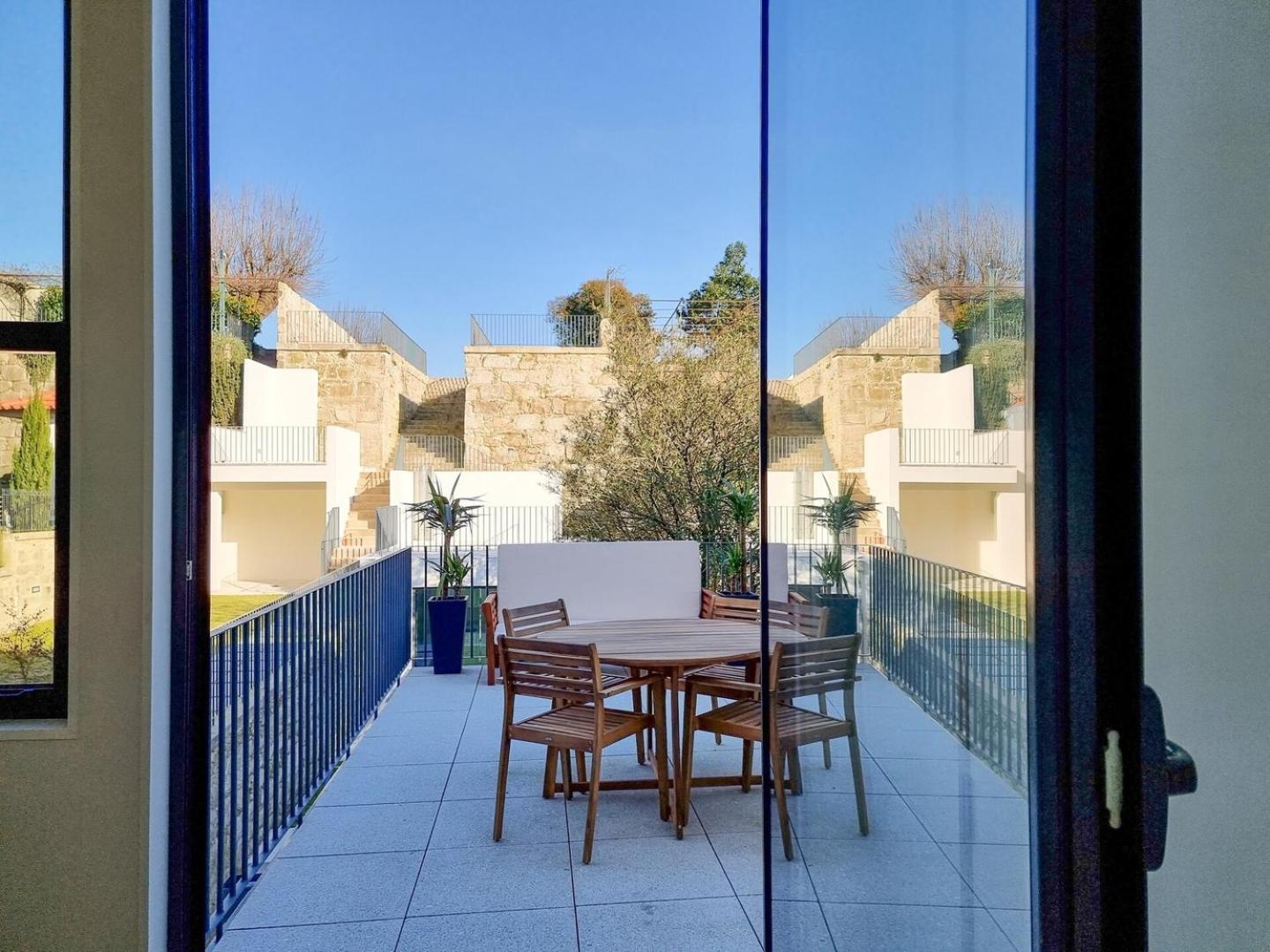 Spacious Flat With Private Terrace And Shared Pool *