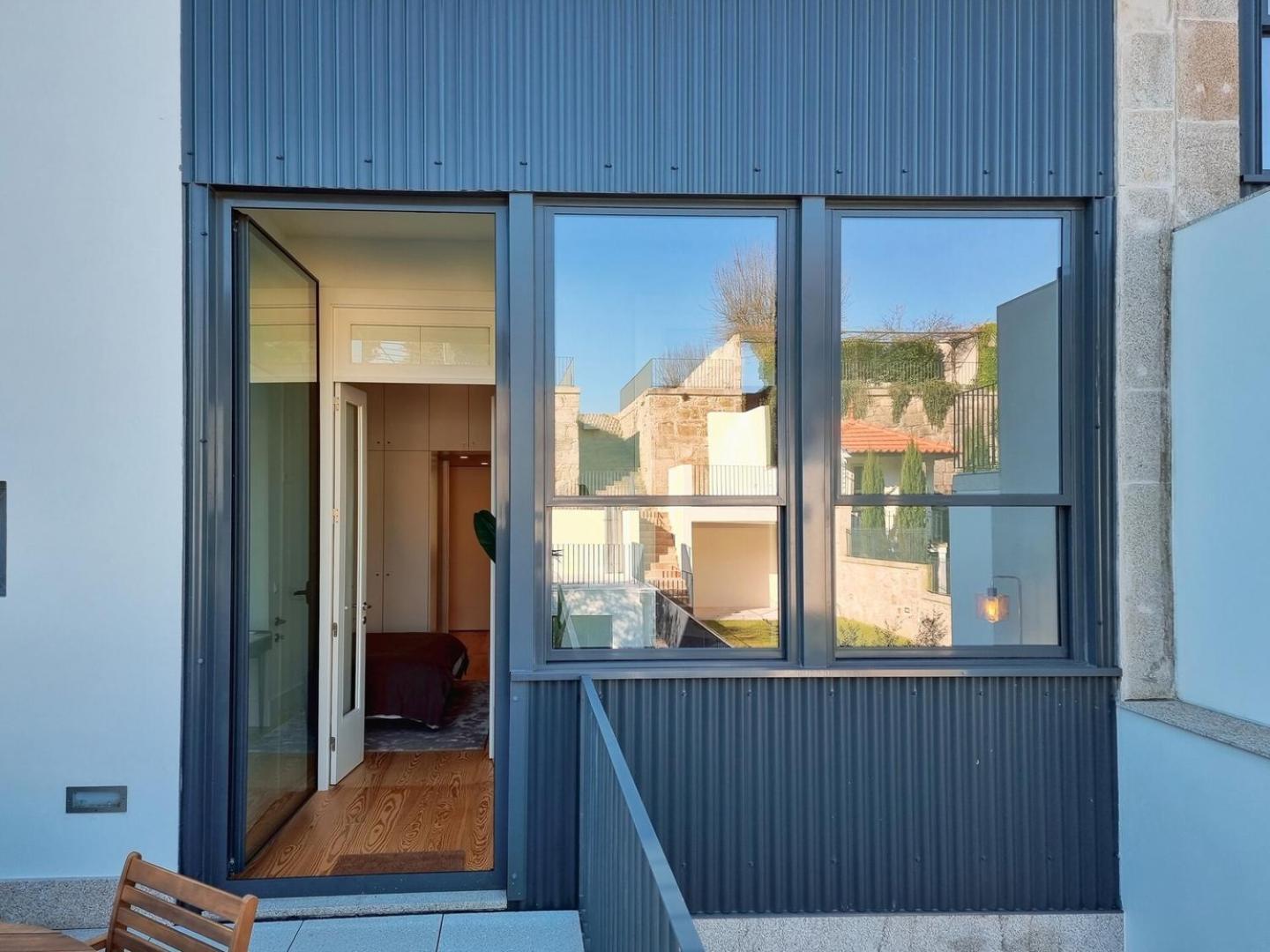 Spacious Flat With Private Terrace And Shared Pool *