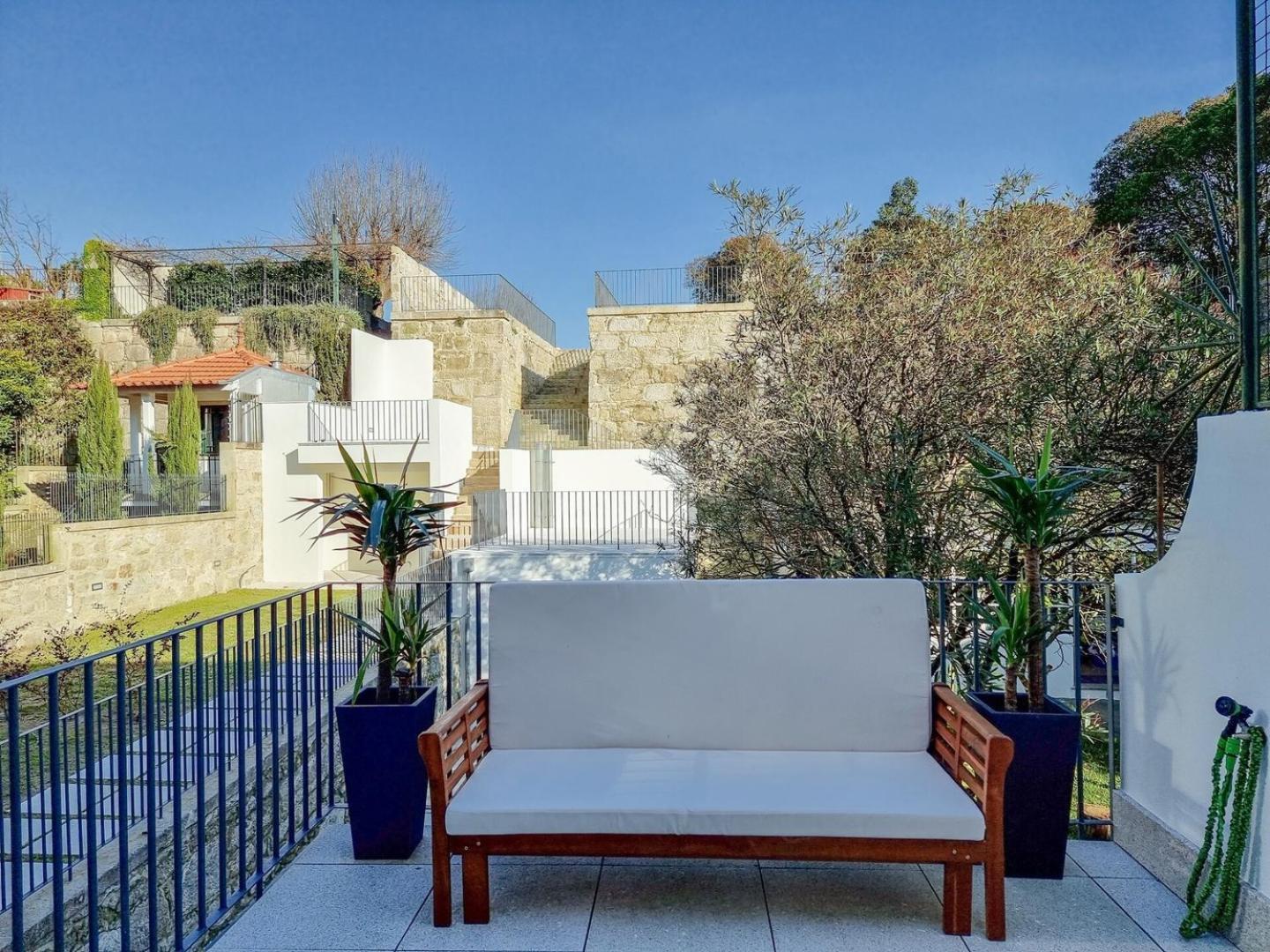 Spacious Flat With Private Terrace And Shared Pool Porto
