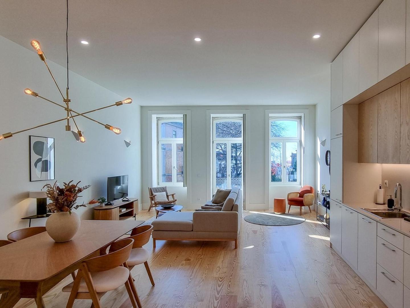 Spacious Flat With Private Terrace And Shared Pool * Porto